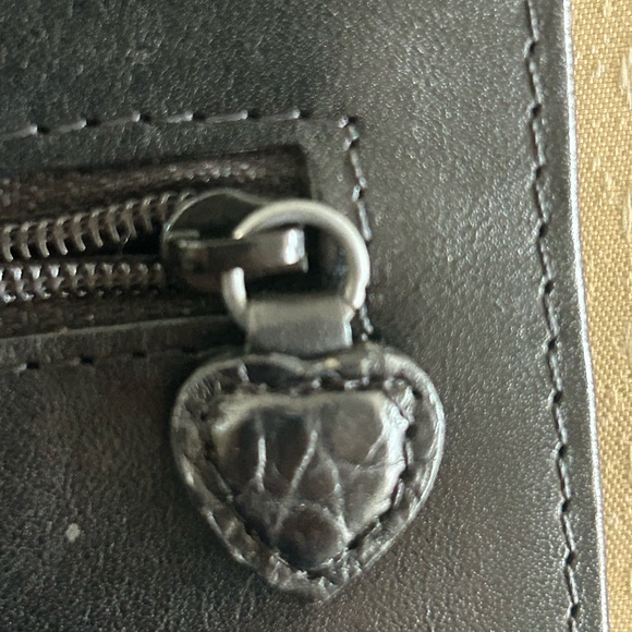 Brighton Clutch and Crossbody Bag -
Elegant Black Crocodile-Embossed leather - Picture 10 of 10